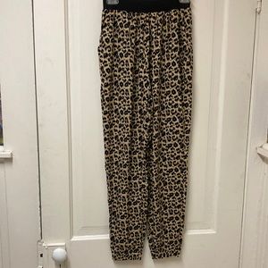 Animal print pull-on pants in 100% viscose, soft, light weight, side pockets Sm